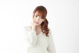 ストレートネックの人